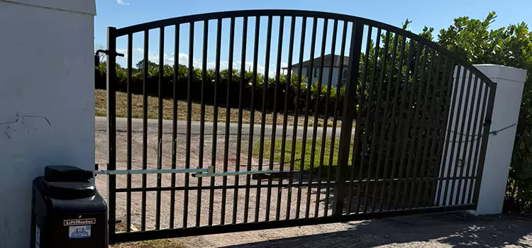 Driveway Fence Repair Paramount